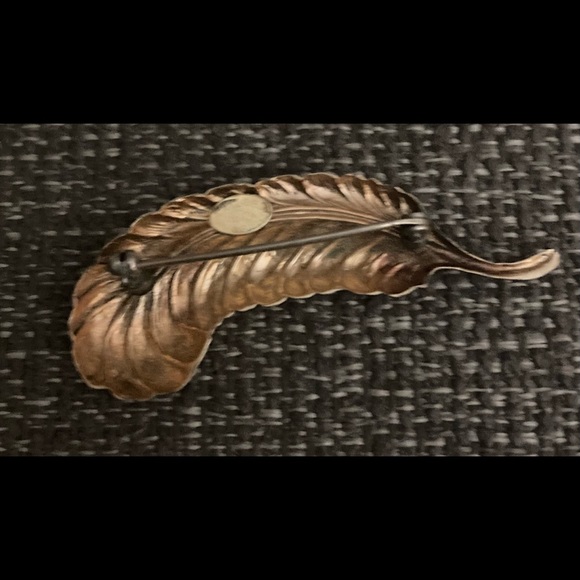 Taylord Vintage 12K Gold Filled Leaf Brooch - Picture 5 of 6